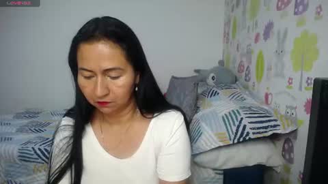 Snapshot of tyna_b chatting on June 19, 8:51 am Tyna online show from June 19, 8:51 am