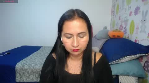 Snapshot of tyna_b chatting on June 27, 12:59 am Tyna online show from June 27, 12:59 am