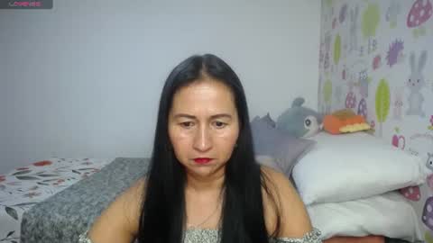 Snapshot of tyna_b chatting on July 12, 8:33 pm Tyna online show from July 12, 8:33 pm