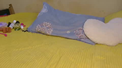 tynniee online show from February 6, 12:04 am