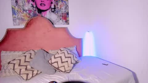Snapshot of tyra_honey chatting on June 17, 9:16 pm Tyra pretty Honey online show from June 17, 9:16 pm