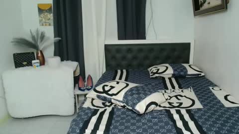 Snapshot of tyrahwang chatting on January 4, 11:22 am tyrahwang online show from January 4, 11:22 am