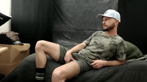 Snapshot of tyronemattias chatting on February 5, 9:29 pm Tyrone Mattias online show from February 5, 9:29 pm