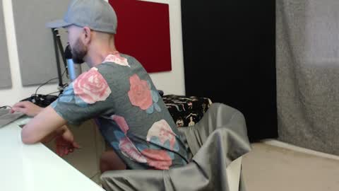 Snapshot of tyronemattias chatting on February 15, 8:11 pm Tyrone Mattias online show from February 15, 8:11 pm