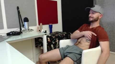 Snapshot of tyronemattias chatting on February 19, 10:53 pm Tyrone Mattias online show from February 19, 10:53 pm