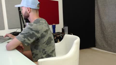 Snapshot of tyronemattias chatting on February 23, 1:02 am Tyrone Mattias online show from February 23, 1:02 am