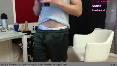 Snapshot of tyronemattias chatting on March 4, 10:05 pm Tyrone Mattias online show from March 4, 10:05 pm