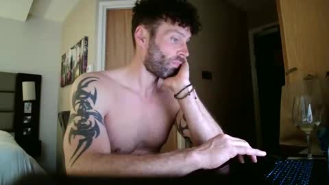 Snapshot of ukguyitsme chatting on May 13, 6:38 pm ukguyitsme online show from May 13, 6:38 pm