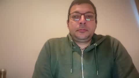 ukhalid82 online show from December 3, 3:32 pm