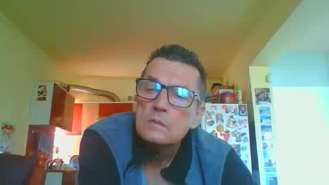 Snapshot of ulmeni4 chatting on March 24, 7:13 am ulmeni4 online show from March 24, 7:13 am