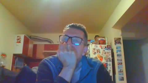 Snapshot of ulmeni4 chatting on March 27, 8:08 pm ulmeni4 online show from March 27, 8:08 pm