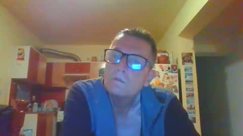 Snapshot of ulmeni4 chatting on April 2, 7:00 pm ulmeni4 online show from April 2, 7:00 pm