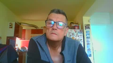 Snapshot of ulmeni4 chatting on April 7, 7:42 am ulmeni4 online show from April 7, 7:42 am