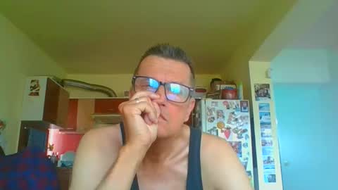 Snapshot of ulmeni4 chatting on April 8, 7:41 am ulmeni4 online show from April 8, 7:41 am