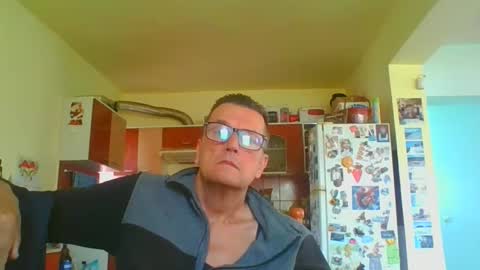 Snapshot of ulmeni4 chatting on April 9, 10:53 am ulmeni4 online show from April 9, 10:53 am