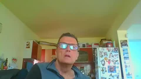 Snapshot of ulmeni4 chatting on April 11, 9:57 am ulmeni4 online show from April 11, 9:57 am