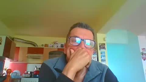 Snapshot of ulmeni4 chatting on April 13, 9:26 am ulmeni4 online show from April 13, 9:26 am