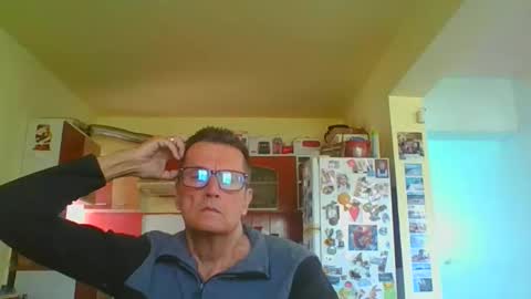 Snapshot of ulmeni4 chatting on April 14, 9:26 am ulmeni4 online show from April 14, 9:26 am