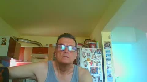 Snapshot of ulmeni4 chatting on April 16, 8:15 am ulmeni4 online show from April 16, 8:15 am