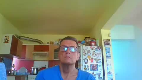 Snapshot of ulmeni4 chatting on April 19, 11:09 am ulmeni4 online show from April 19, 11:09 am