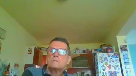Snapshot of ulmeni4 chatting on April 20, 10:29 am ulmeni4 online show from April 20, 10:29 am