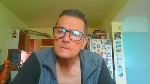 Snapshot of ulmeni4 chatting on April 21, 11:38 am ulmeni4 online show from April 21, 11:38 am