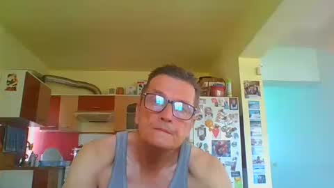 Snapshot of ulmeni4 chatting on April 25, 11:46 am ulmeni4 online show from April 25, 11:46 am