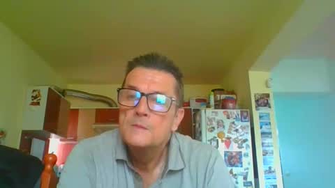 Snapshot of ulmeni4 chatting on May 7, 7:14 am ulmeni4 online show from May 7, 7:14 am