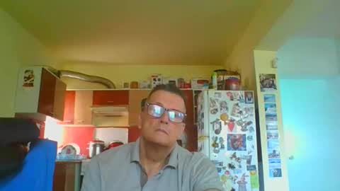 Snapshot of ulmeni4 chatting on May 8, 5:57 am ulmeni4 online show from May 8, 5:57 am