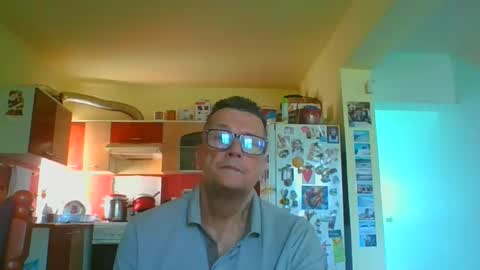 Snapshot of ulmeni4 chatting on May 11, 5:57 am ulmeni4 online show from May 11, 5:57 am
