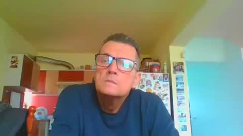 Snapshot of ulmeni4 chatting on May 18, 12:22 pm ulmeni4 online show from May 18, 12:22 pm