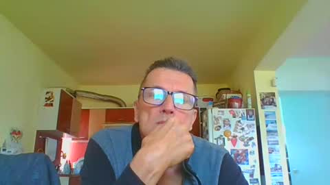 Snapshot of ulmeni4 chatting on May 20, 12:00 pm ulmeni4 online show from May 20, 12:00 pm