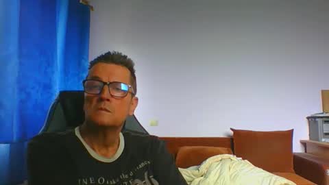 ulmeni4 online show from June 2, 6:15 am