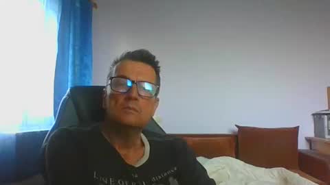 ulmeni4 online show from June 5, 3:35 am