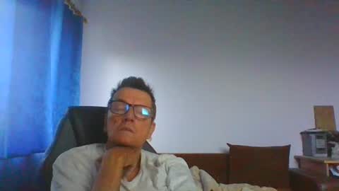 ulmeni4 online show from June 16, 3:31 am