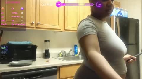 Snapshot of ulovechanel chatting on December 29, 8:15 pm Chanel online show from December 29, 8:15 pm