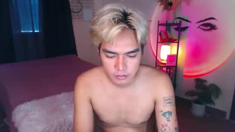 Snapshot of ultimatesexytrans chatting on February 5, 1:47 am Alex online show from February 5, 1:47 am