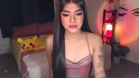 Snapshot of ultimatesexytrans chatting on February 14, 7:23 pm Alex online show from February 14, 7:23 pm