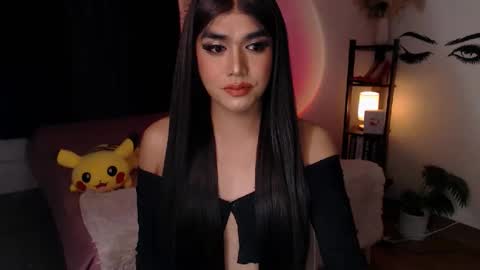 Snapshot of ultimatesexytrans chatting on February 19, 7:27 pm Alex online show from February 19, 7:27 pm