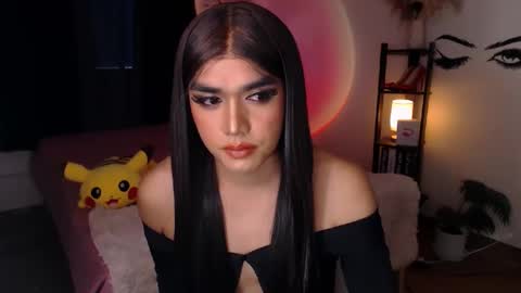 Snapshot of ultimatesexytrans chatting on February 19, 10:53 pm Alex online show from February 19, 10:53 pm