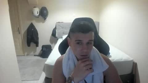 Snapshot of ulxer chatting on October 29, 5:47 pm hi im mike tyson - online show from October 29, 5:47 pm