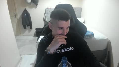 Snapshot of ulxer chatting on November 9, 6:28 pm hi im mike tyson - online show from November 9, 6:28 pm