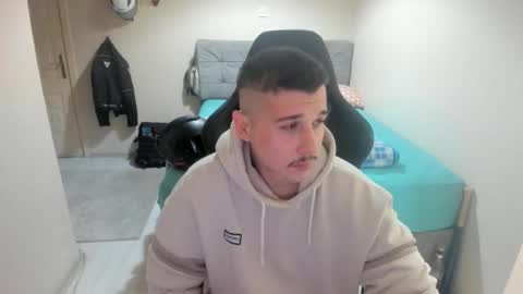 Snapshot of ulxer chatting on November 21, 4:16 pm hi im mike tyson - online show from November 21, 4:16 pm