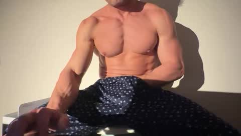 Um CM online show from February 3, 9:31 pm