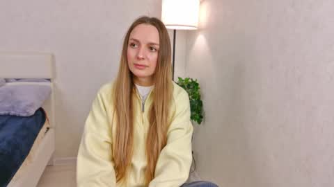 Snapshot of umbrasylph chatting on March 23, 7:12 am Emily online show from March 23, 7:12 am