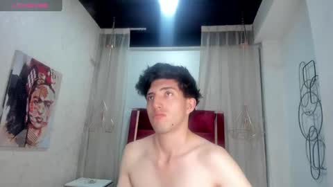 Snapshot of un_slutty chatting on February 17, 11:42 pm Un Slutty online show from February 17, 11:42 pm