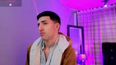 Snapshot of un_sluttyy chatting on December 16, 11:37 am un_sluttyy online show from December 16, 11:37 am