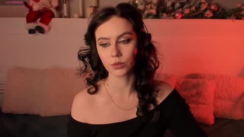 Una  online show from January 11, 7:52 pm