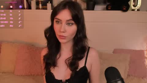Snapshot of una_medisson chatting on May 3, 9:15 am Una online show from May 3, 9:15 am