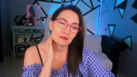 Snapshot of unatera chatting on May 29, 6:11 am UnaTera online show from May 29, 6:11 am